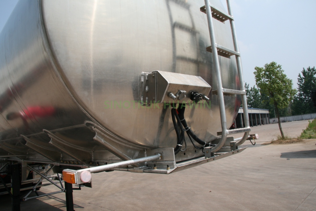 SINOTRUK 3 Axles Aluminium Alloy Fuel Tanker نصف مقطورة