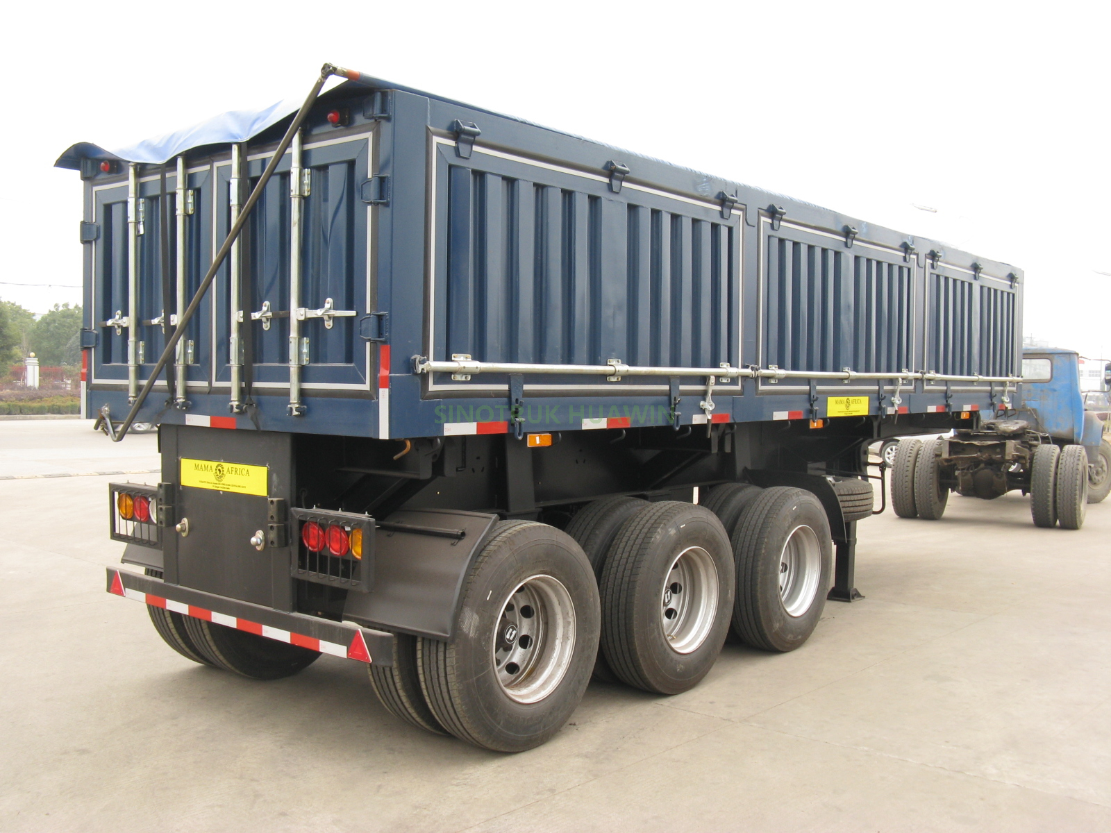 SINOTRUK 3 Axles Side قلابة نصف مقطورة